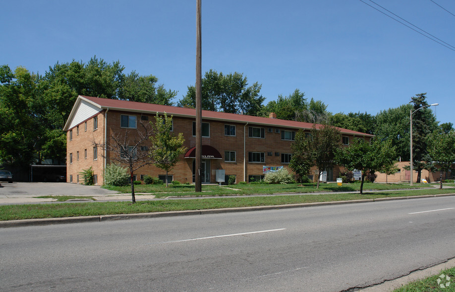 Primary Photo Of 1420-1424 S Pennsylvania Ave, Lansing Apartments For Sale