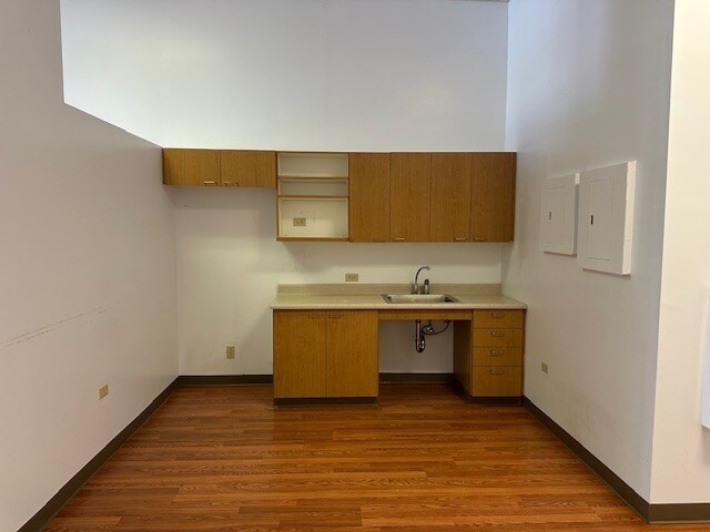 More Photos Of 98-425 Kamehameha Hwy, Aiea Unknown For Lease