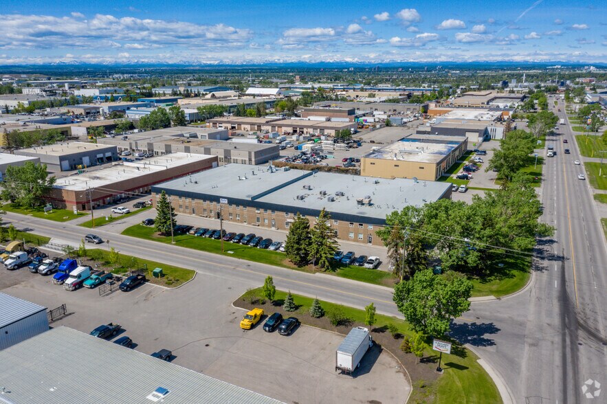 More Photos Of 4427 72nd Ave SE, Calgary Manufacturing For Sale