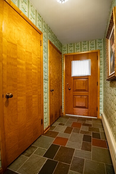 More Photos Of 519 N Hermitage Rd, Hermitage Office Residential For Sale