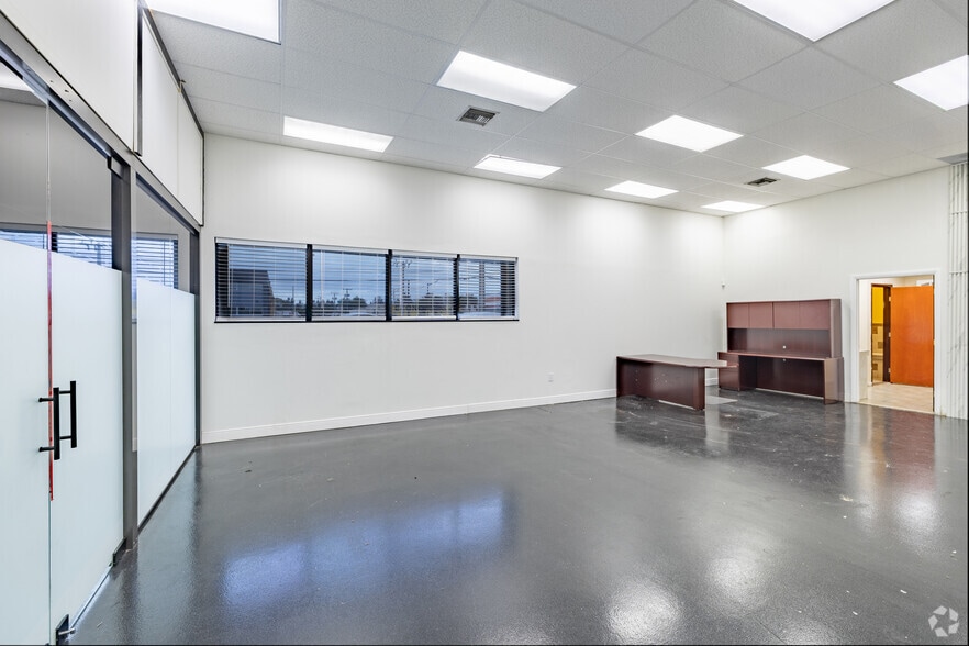More Photos Of 4200-4250 NW 72nd Ave, Miami Warehouse For Lease