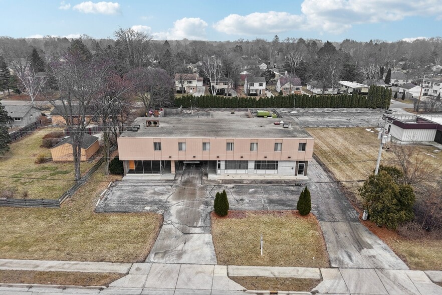 More Photos Of 8050 N Port Washington Rd, Fox Point Office For Sale