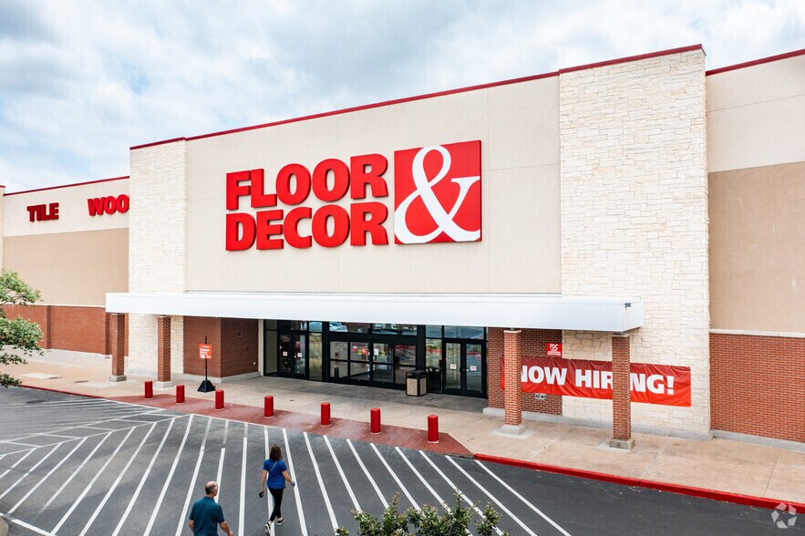 More Photos Of 12901 N I-35 Service Rd, Austin Unknown For Lease