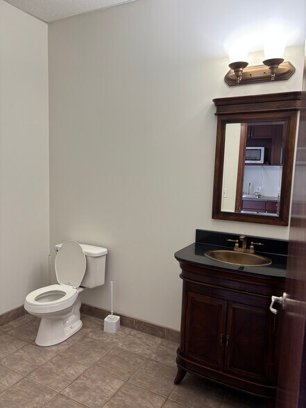 More Photos Of 60 Madison Cres, Spruce Grove Service For Lease
