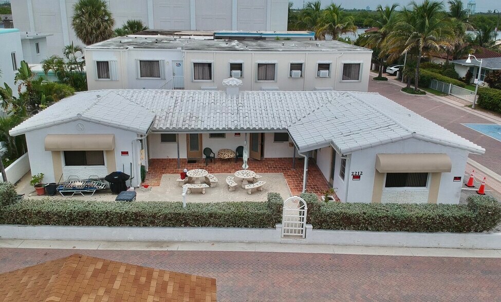 More Photos Of 2212 N Surf Rd, Hollywood Specialty For Sale