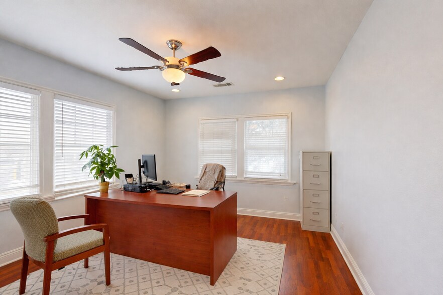 More Photos Of 400 W Yosemite Ave, Madera Office For Sale