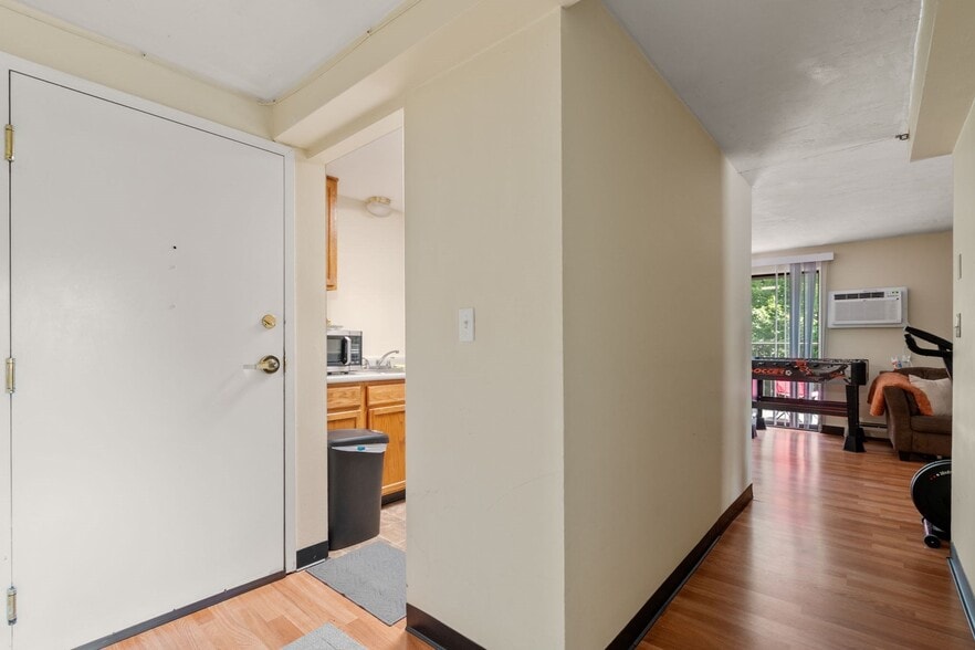 More Photos Of 596 Boston Post Rd E, Marlborough Apartments For Sale