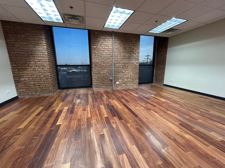 More Photos Of 1240 Meadow Rd, Northbrook Medical For Lease