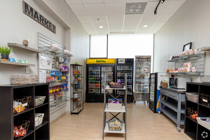 More Photos Of 2-8 Hawley St, Binghamton Hotel For Lease