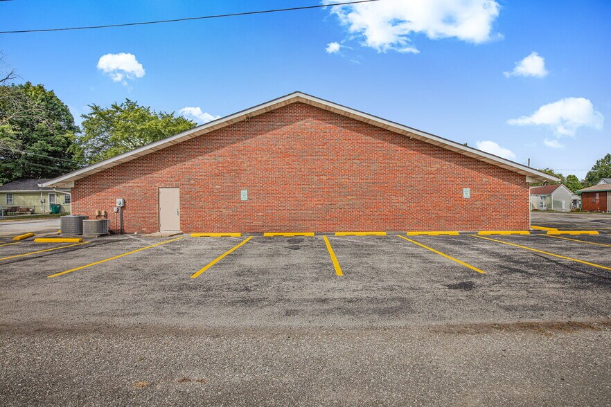 More Photos Of 1301 S Meridian St, Lebanon Religious Facility For Sale