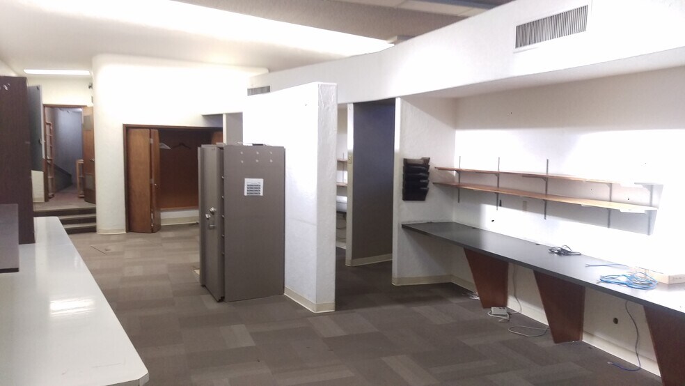 More Photos Of 112 N Grand Ave, Nogales Bank For Lease