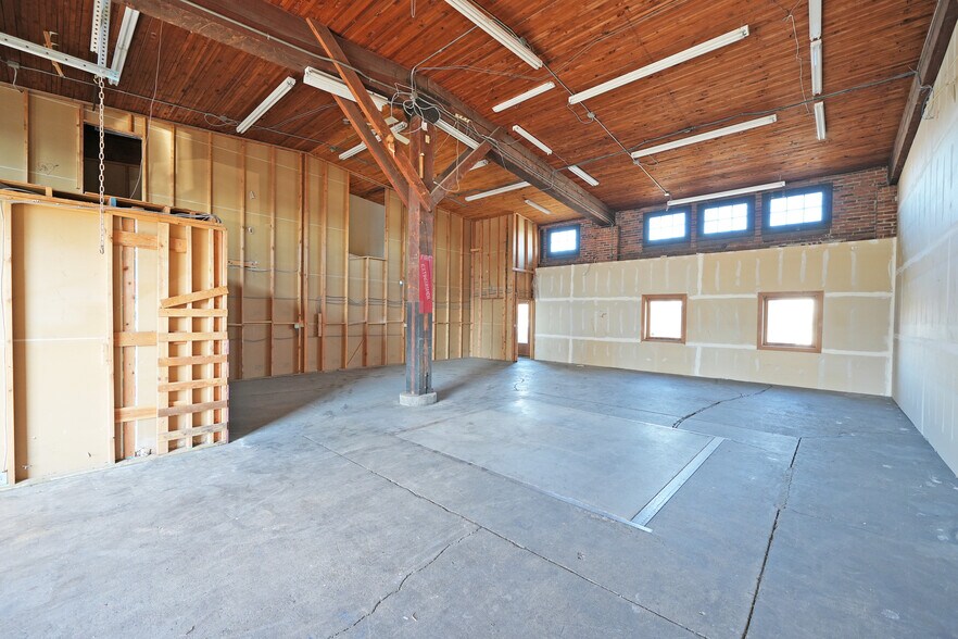 More Photos Of 2-12 S 1st Ave, Yakima Office For Lease