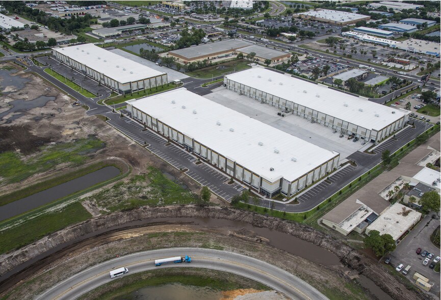 More Photos Of 1769 W Taft Vineland Rd, Orlando Warehouse For Lease