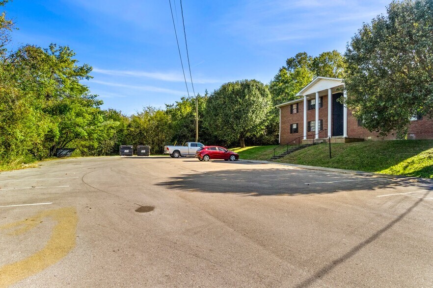 More Photos Of 100 S Ridge Dr, Woodbury Apartments For Sale