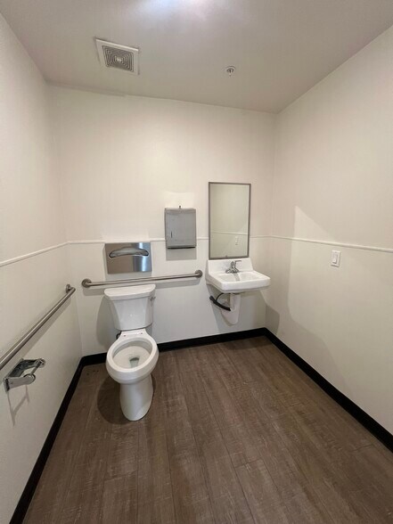More Photos Of 4459 Rowland Ave, El Monte Warehouse For Lease