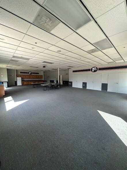 More Photos Of 5255 Port Royal Rd, Springfield Warehouse For Lease