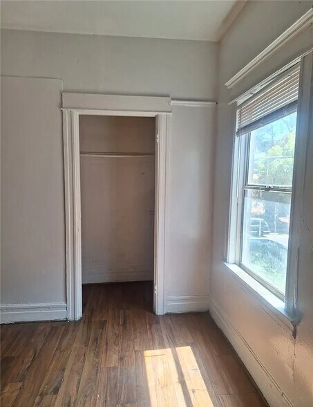 More Photos Of 1943 Estrella Ave, Los Angeles Multifamily For Sale