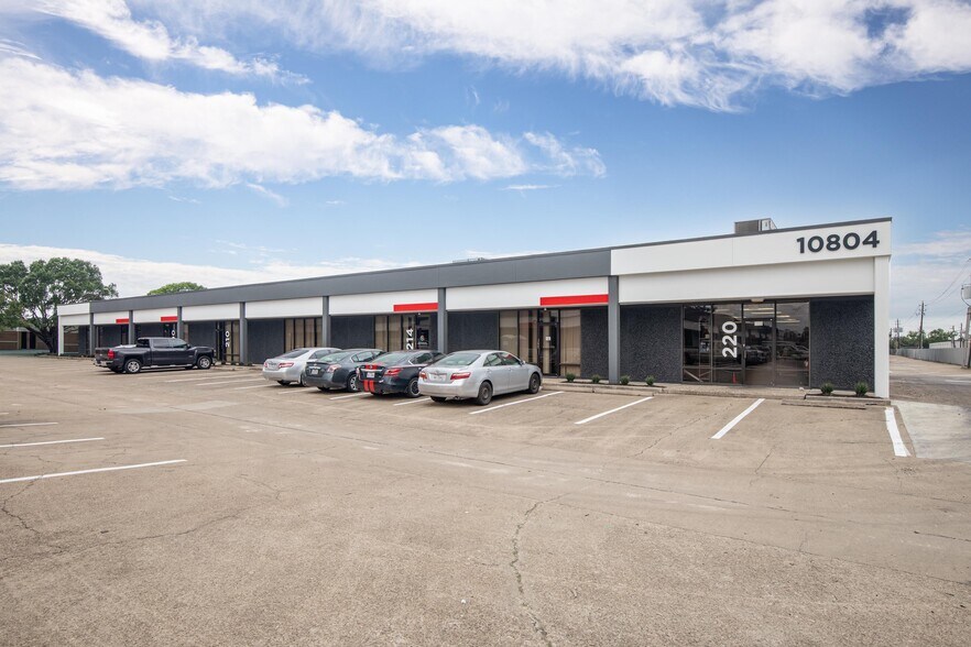 More Photos Of 10812 Fallstone Rd, Houston Unknown For Lease