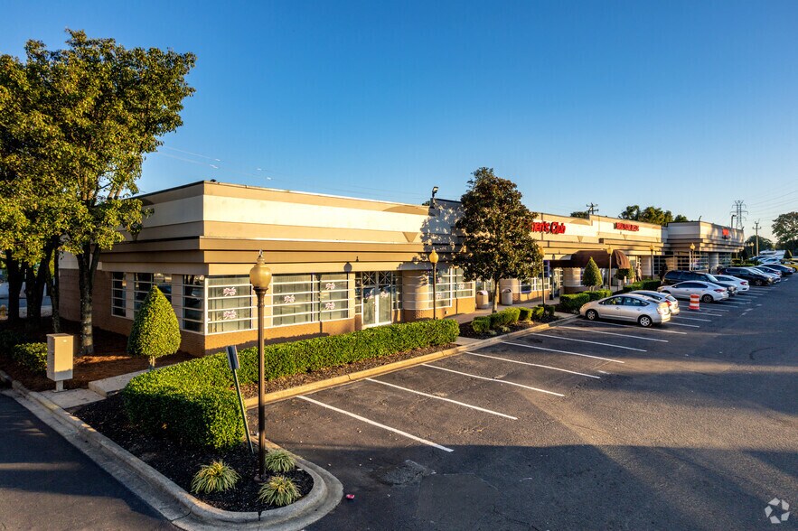 More Photos Of 204 W Woodlawn Rd, Charlotte Unknown For Lease