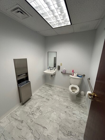 More Photos Of 450 Alkyre Run Dr, Westerville Medical For Sale