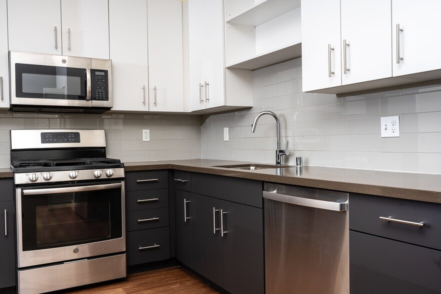 More Photos Of 3750 Main St, Riverside Apartments For Lease