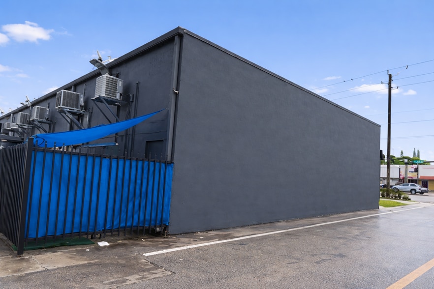 More Photos Of 357-379 NE 167th St, Miami Storefront For Lease