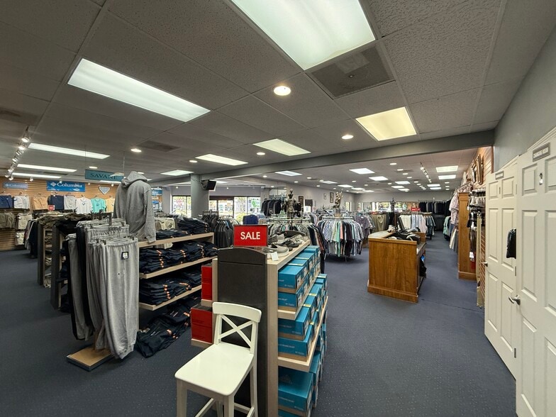 More Photos Of 4333 S Tamiami Trl, Sarasota Unknown For Lease