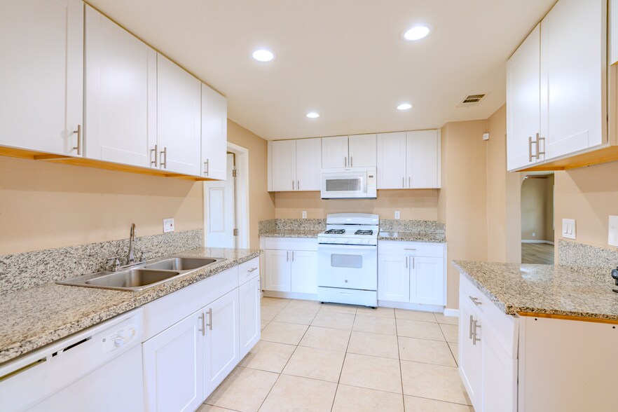 More Photos Of 2234 E Yosemite Ave, Manteca Office For Lease