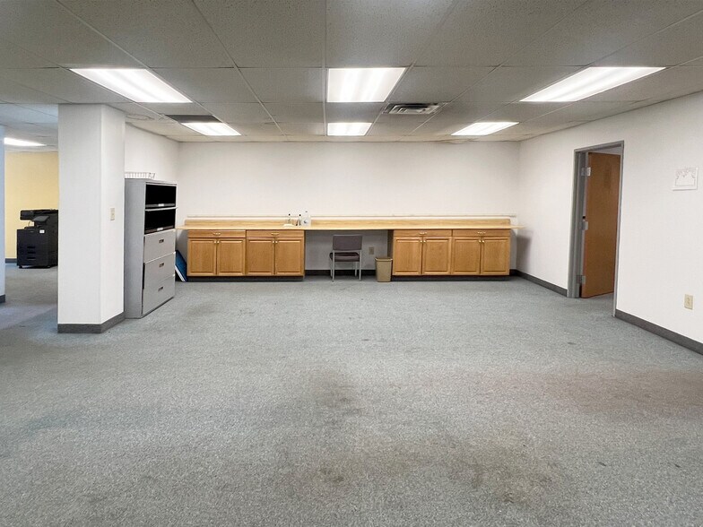 More Photos Of 7171 W Ridge Rd, Fairview Warehouse For Lease