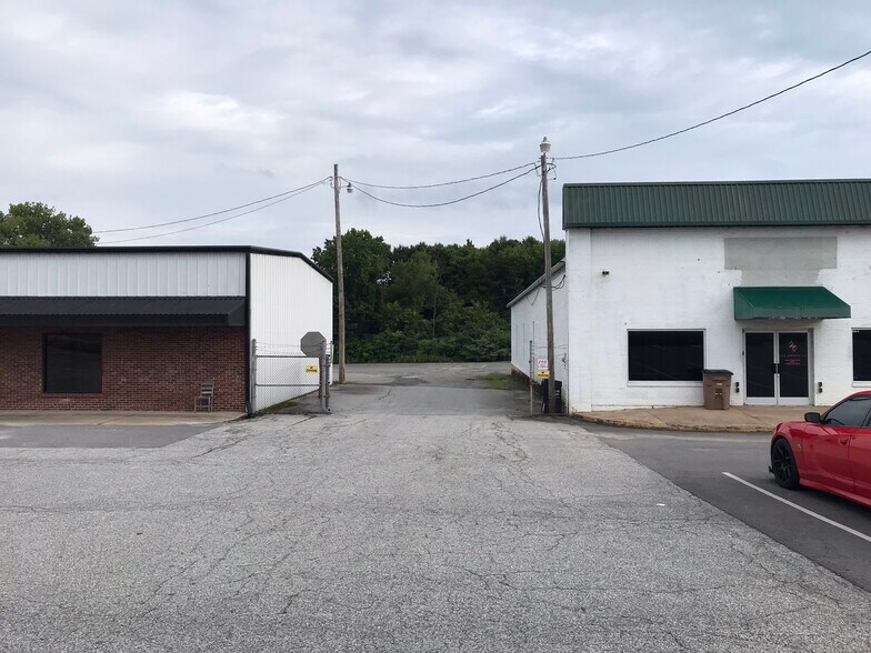 More Photos Of 1635-4 E Dixon Blvd, Shelby Flex For Lease