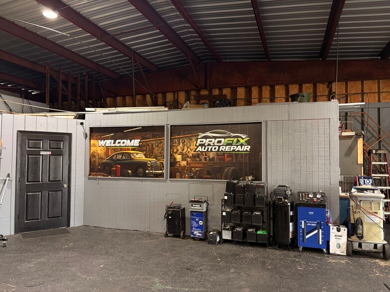 More Photos Of 5100 34th St N, Saint Petersburg Auto Repair For Sale