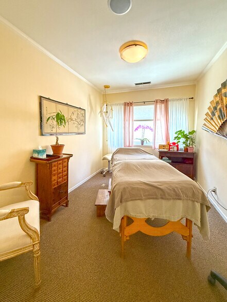 More Photos Of 3929 Grand Ave, Oakland Medical For Lease