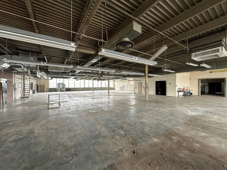More Photos Of 237 Weston St, Hartford Industrial For Sale
