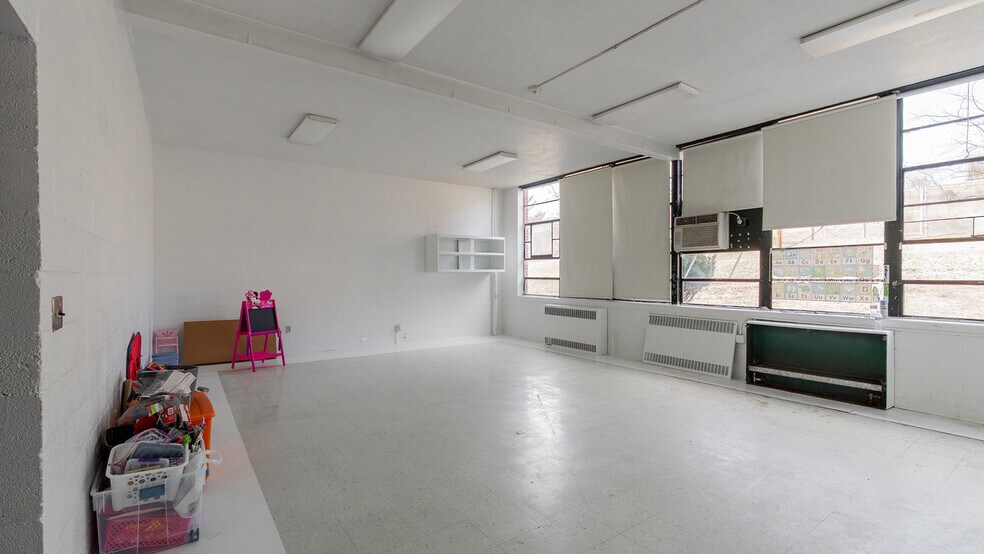 More Photos Of 81 Evick Dr, Franklin Flex For Sale