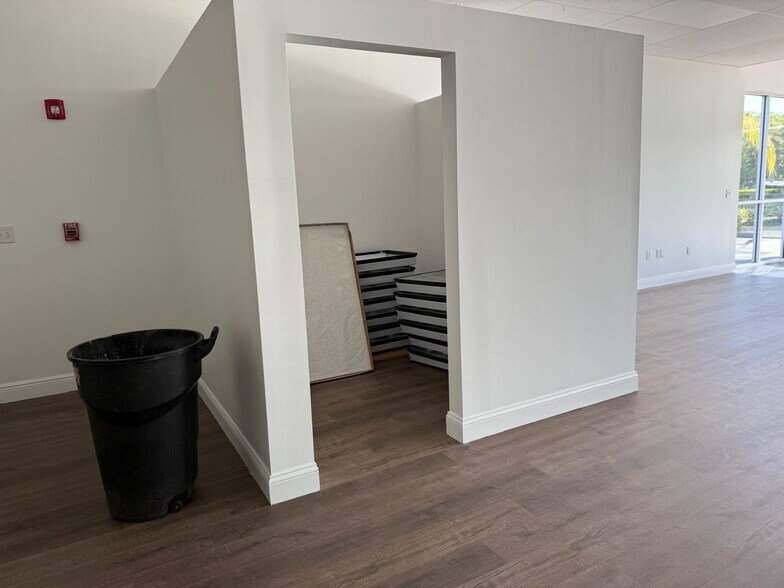 More Photos Of 1418 N Semoran Blvd, Orlando Freestanding For Lease