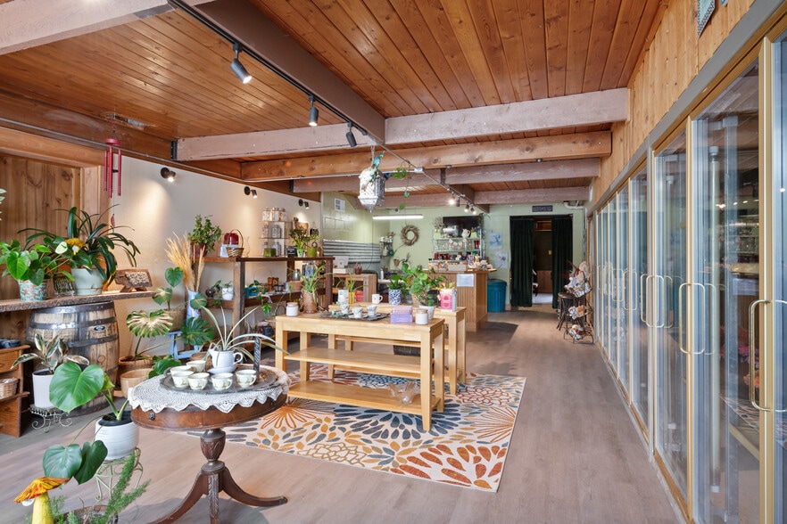 More Photos Of 108 Main St, Stevensville General Retail For Sale