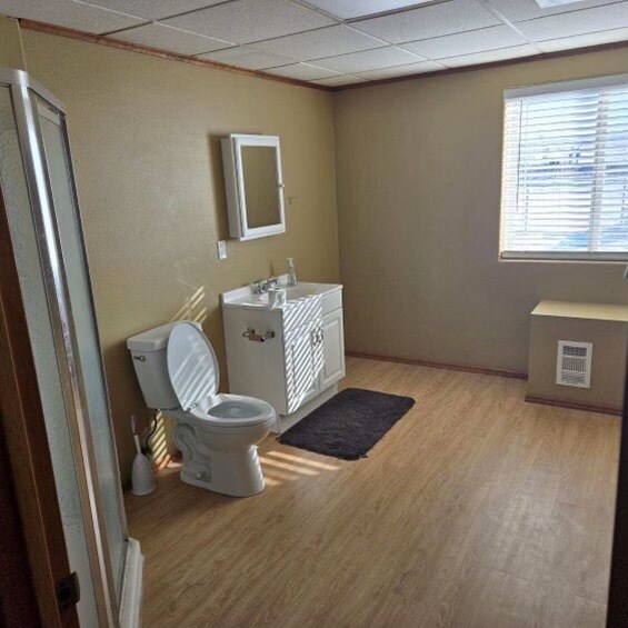 More Photos Of 836 38th Ave E, Dickinson Flex For Sale