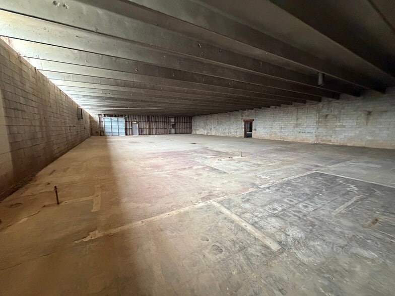 More Photos Of 29 E Warehouse Ct, Taylors Warehouse For Sale