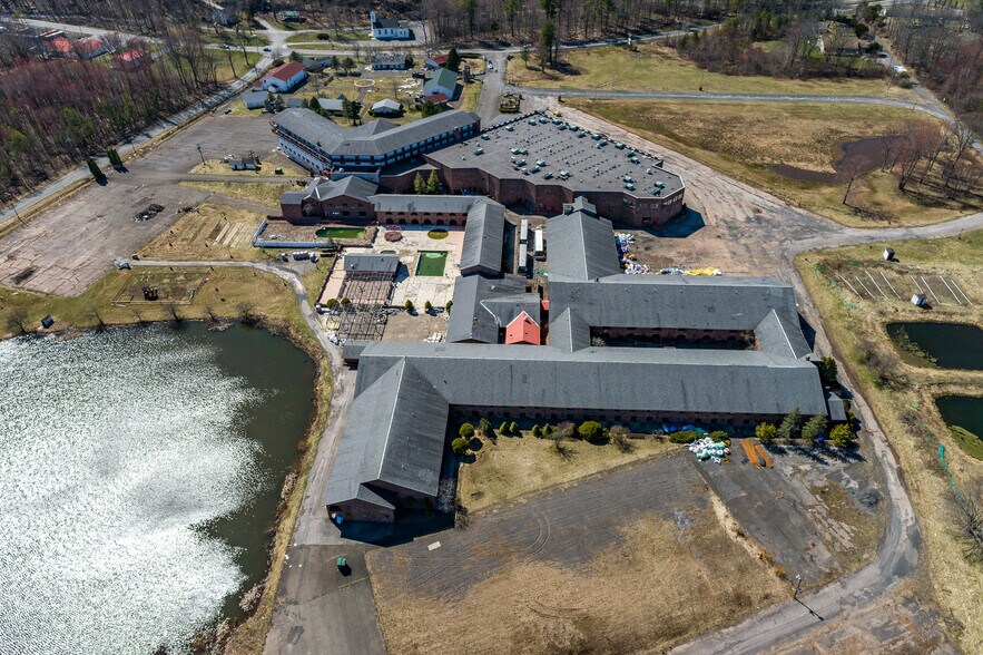 More Photos Of 4858 Route 32, Catskill Hotel For Lease