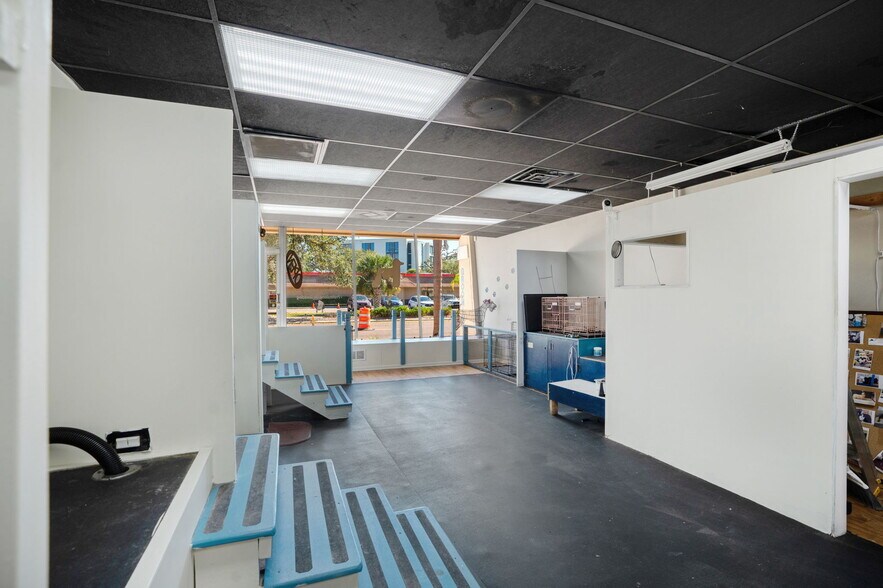 More Photos Of 2801-2815 N Tamiami Trl, Sarasota Restaurant For Lease