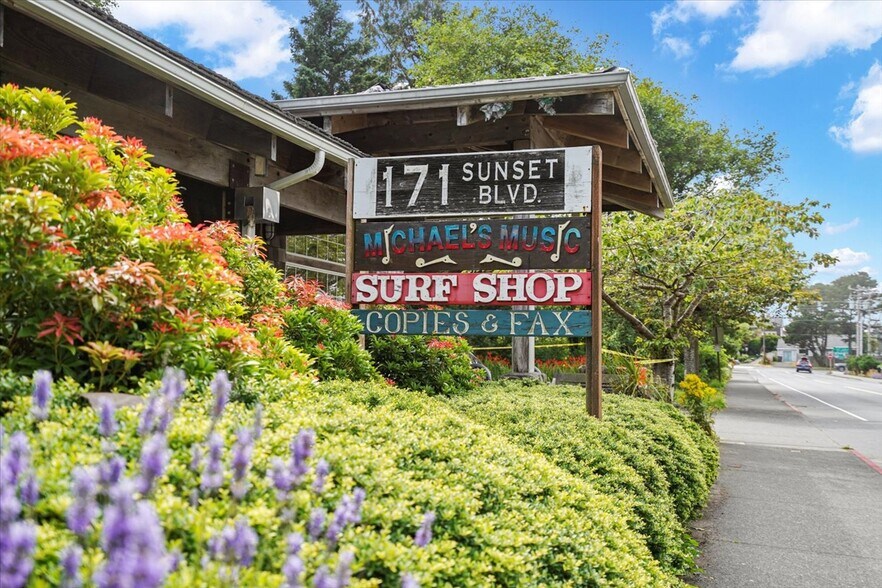 More Photos Of 171 Sunset Blvd, Cannon Beach Storefront Retail Residential For Sale