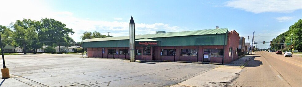 More Photos Of 1614 S Macarthur Blvd, Springfield General Retail For Lease