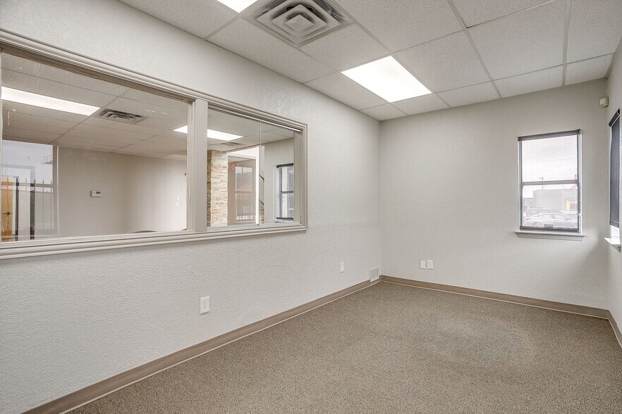 More Photos Of 2030 S Las Vegas Trl, White Settlement Office For Sale