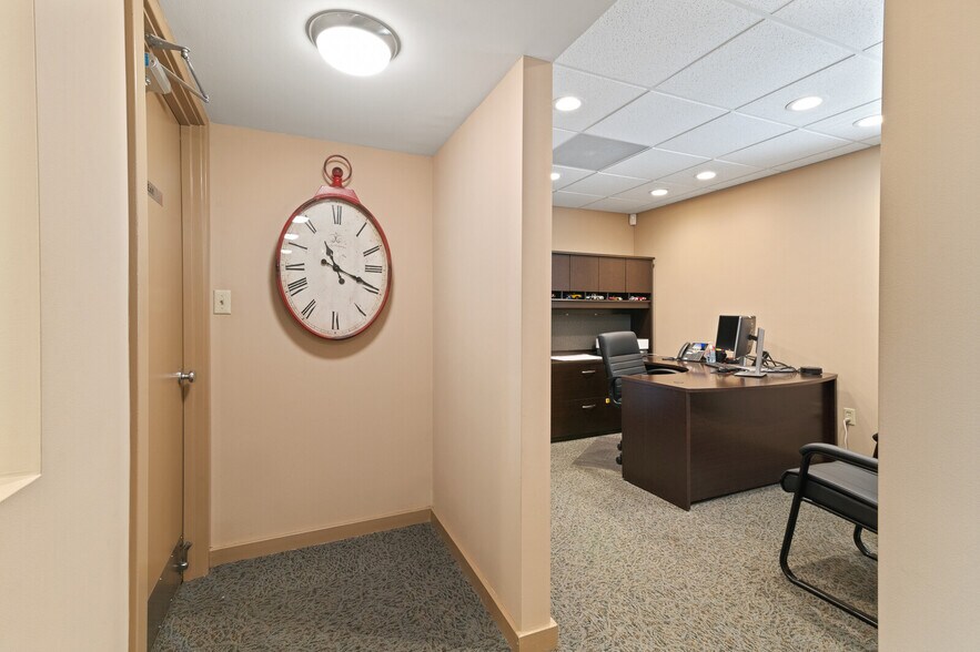 More Photos Of 1326 E Pembroke Ave, Hampton Office For Sale