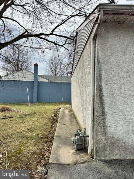 More Photos Of 250 E Cleveland Ave, Norwood Light Distribution For Sale