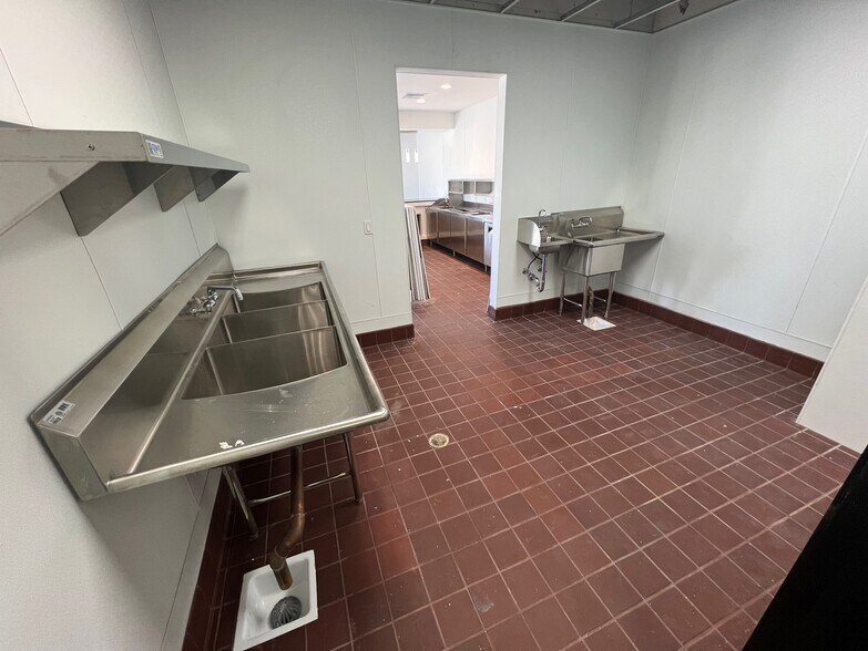 More Photos Of 2440-2444 S Atlantic Blvd, Commerce General Retail For Lease