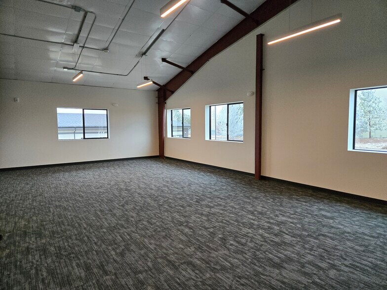 More Photos Of 2450 6th St, Redmond Industrial For Lease