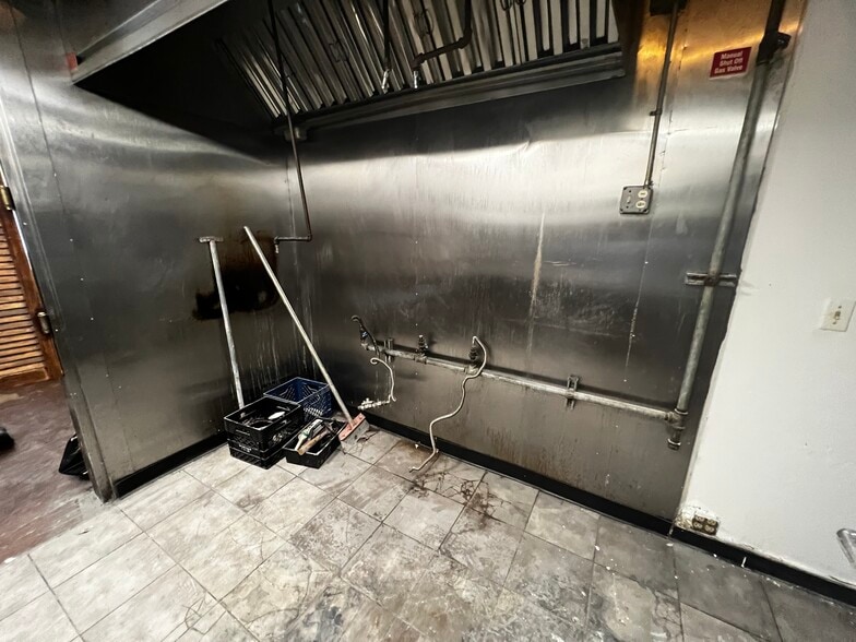 More Photos Of 2033-2051 Hollywood Blvd, Hollywood Freestanding For Sale