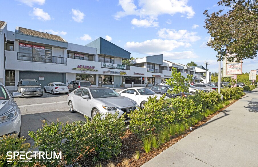More Photos Of 21101-21163 Victory Blvd, Canoga Park Storefront Retail Office For Lease