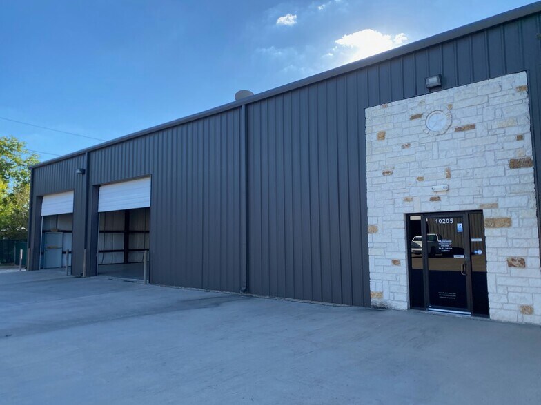 More Photos Of 10205 Windfern Rd, Houston Warehouse For Lease